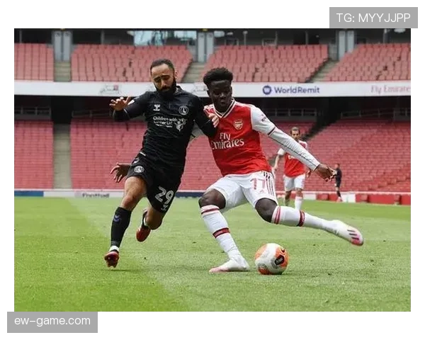 萨卡边路突击展现精湛技艺 助力球队突破防线取得佳绩