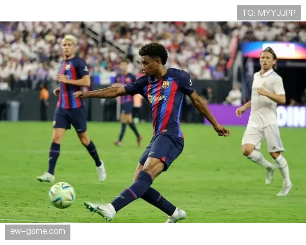 罗德里强在何处？顶级后腰的组织、防守与体系适配性解析