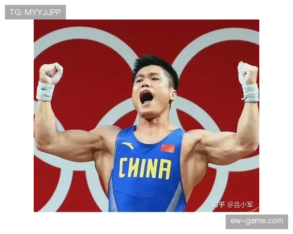 吕小军训练完啃鸡腿的样子，真不像拿奥运金牌的自律狂