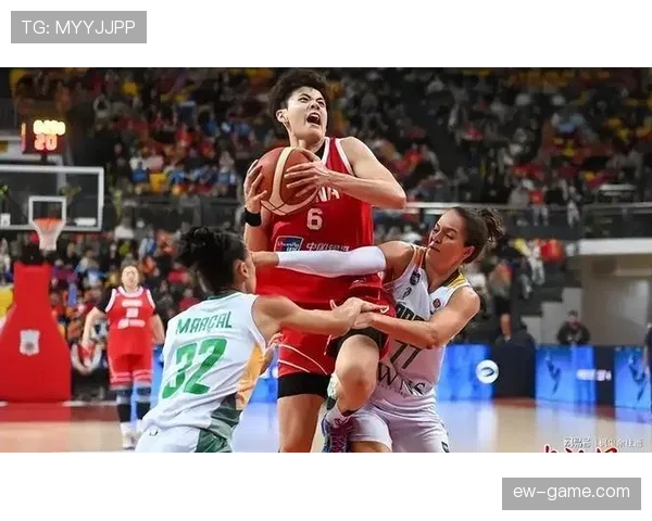 杨舒予吃百万大单后，家门口那辆破车怎么看都像反差秀